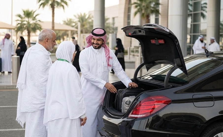 driver receiving pilgrims from pickup point